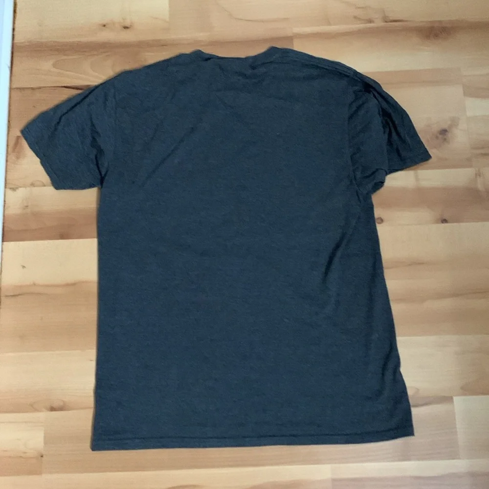 medium t-shirt - Picture 4 of 5